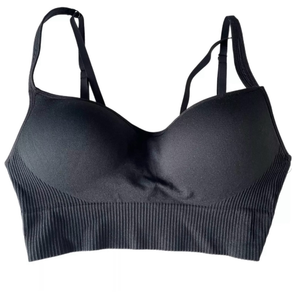 Victorias Secret Flow on
Point Wireless Medium Support Sports Bra New With Tag